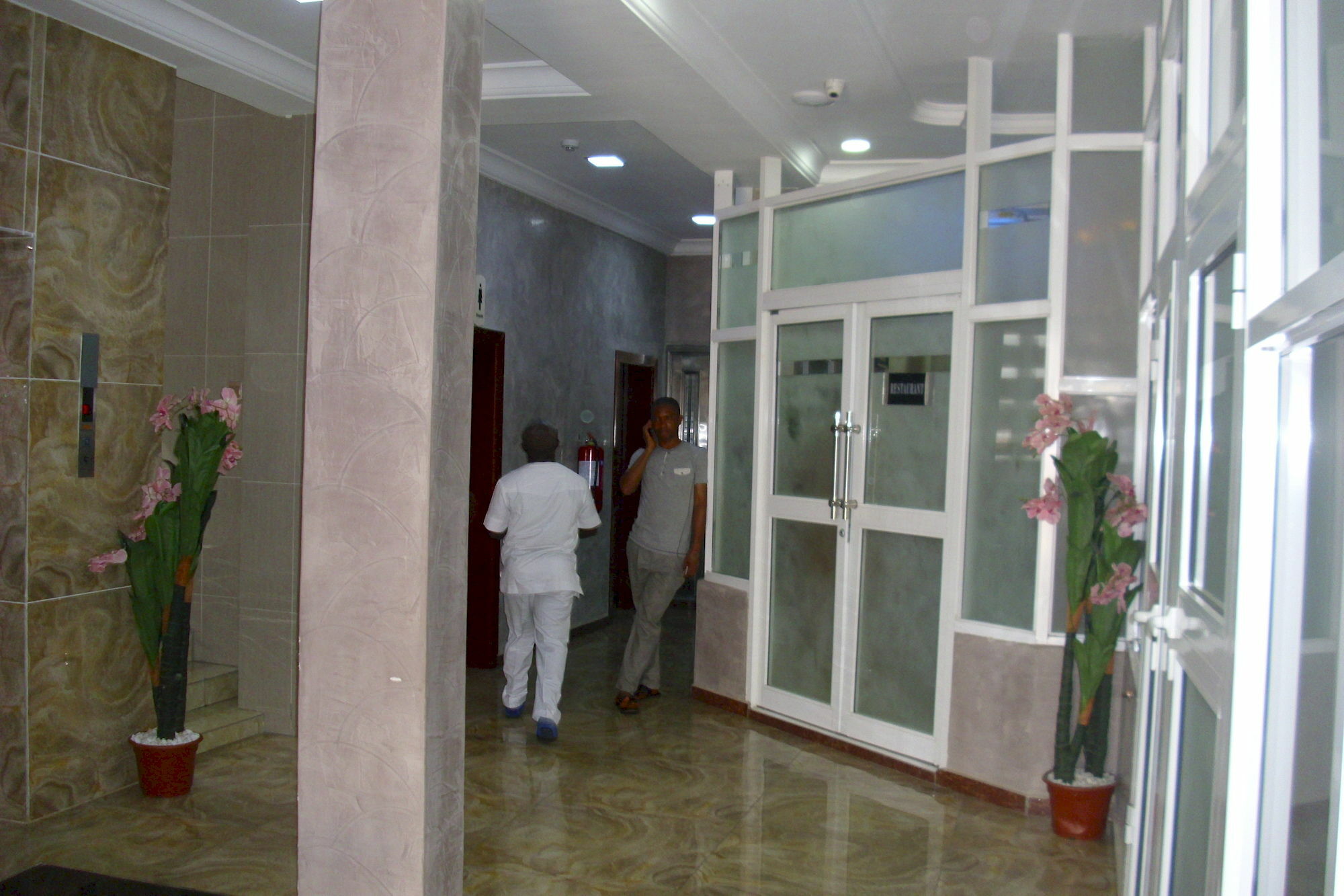 Grand Venice Transit Apartments Lagos Buitenkant foto